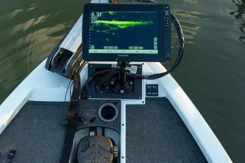 Bass fishing sonar display